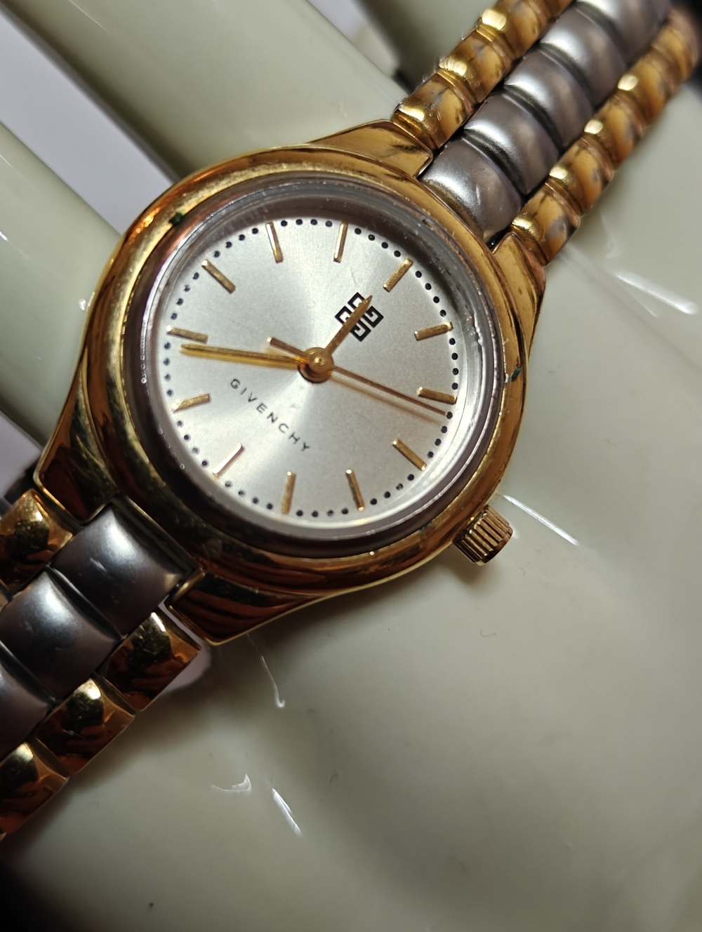 Vintage Authentic Givenchy Ladies Watch Cleaned New Battery - Picture 5 of 16